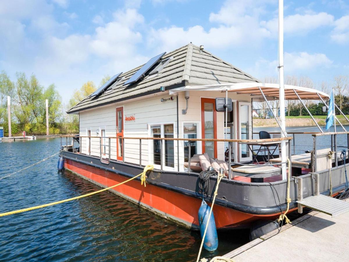 Fantastic Watervilla In Kerkdriel At The Zandmeren Lake エクステリア 写真
